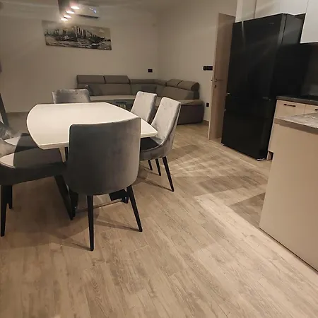 New Apartman With Jacuzzi Lägenhet *