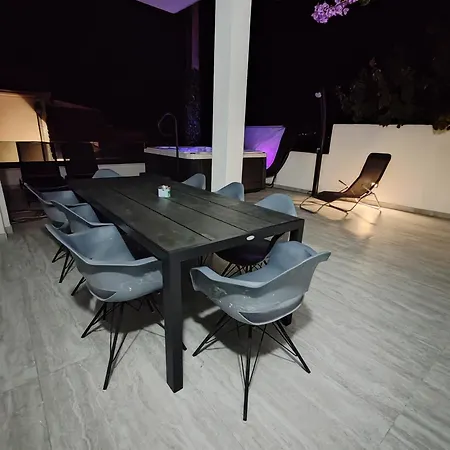 New Apartman With Jacuzzi * Dugi Rat